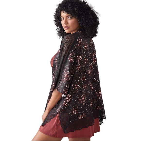 Ashley Graham Satin Printed Kimono with Lace Insert - Picture 3 of 8